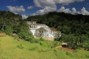 Curug Dengdeng, Destinasi Wisata Alam yang Sarat Sejarah& Mitos di Tasikmalaya