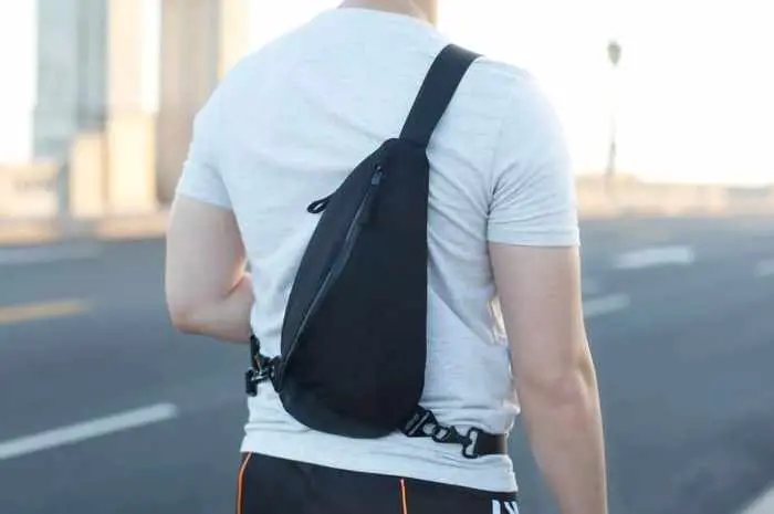 Merk Tas Selempang Pria Terbaik, Pilihan Berkualitas dengan Desain Menarik